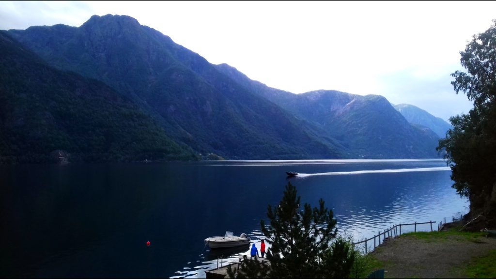 Priveliște dintr-un camping norvegian, lângă Odda